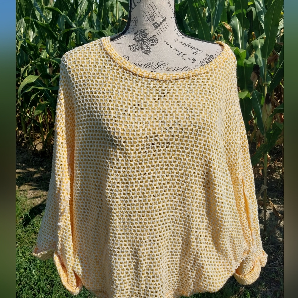 UMGEE Yellow Waffle Knit FRAYED HEM TOP /XL